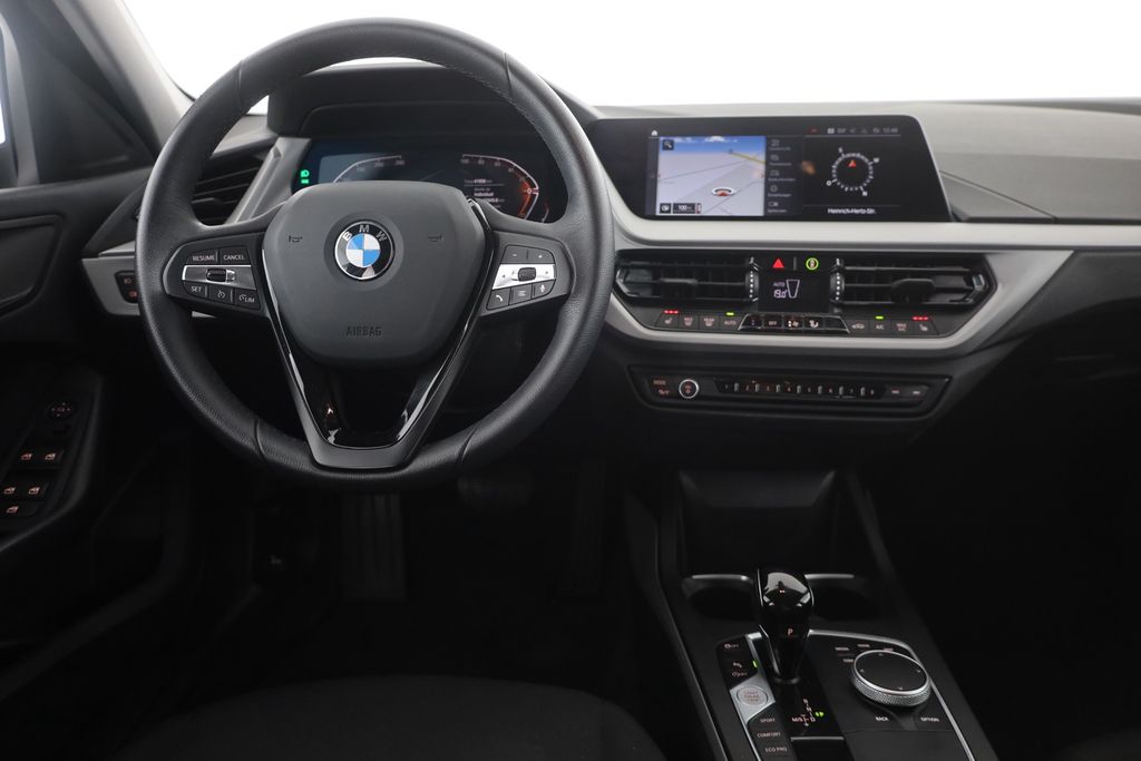 BMW 118 2024 г. Чёрный, пробег 45462 км