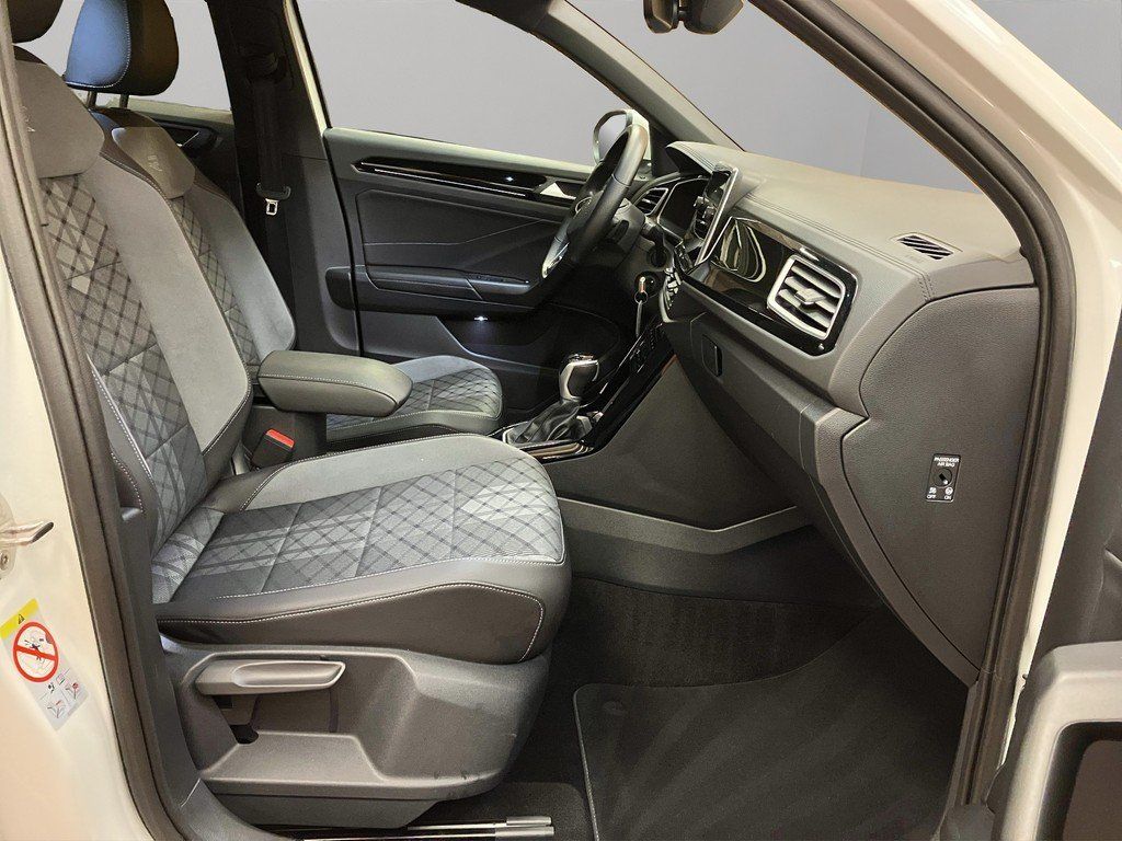 Volkswagen T-Roc 2022 г. Белый, пробег 32100 км