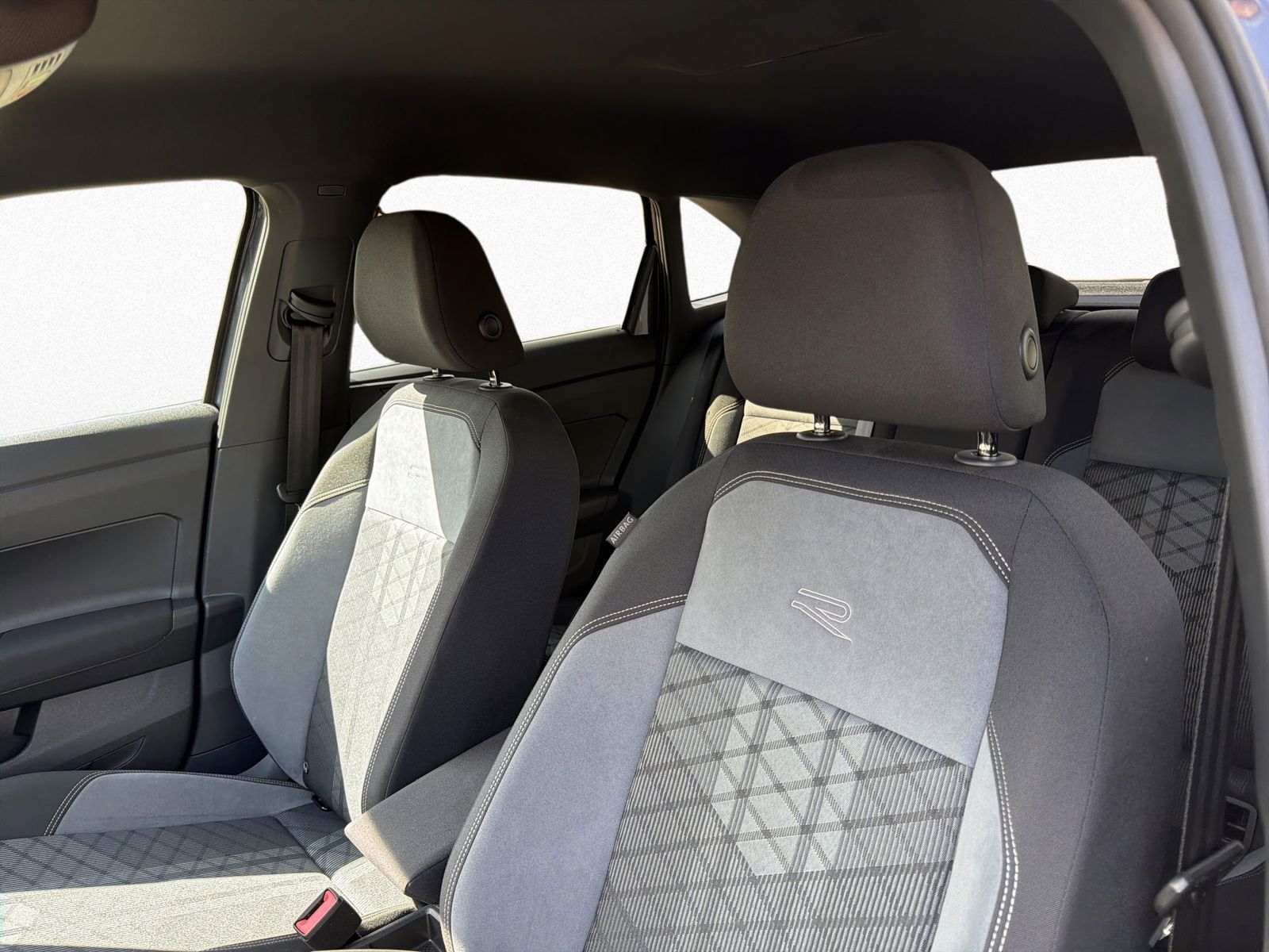 Volkswagen Taigo 2024 г. Серый, пробег 22400 км