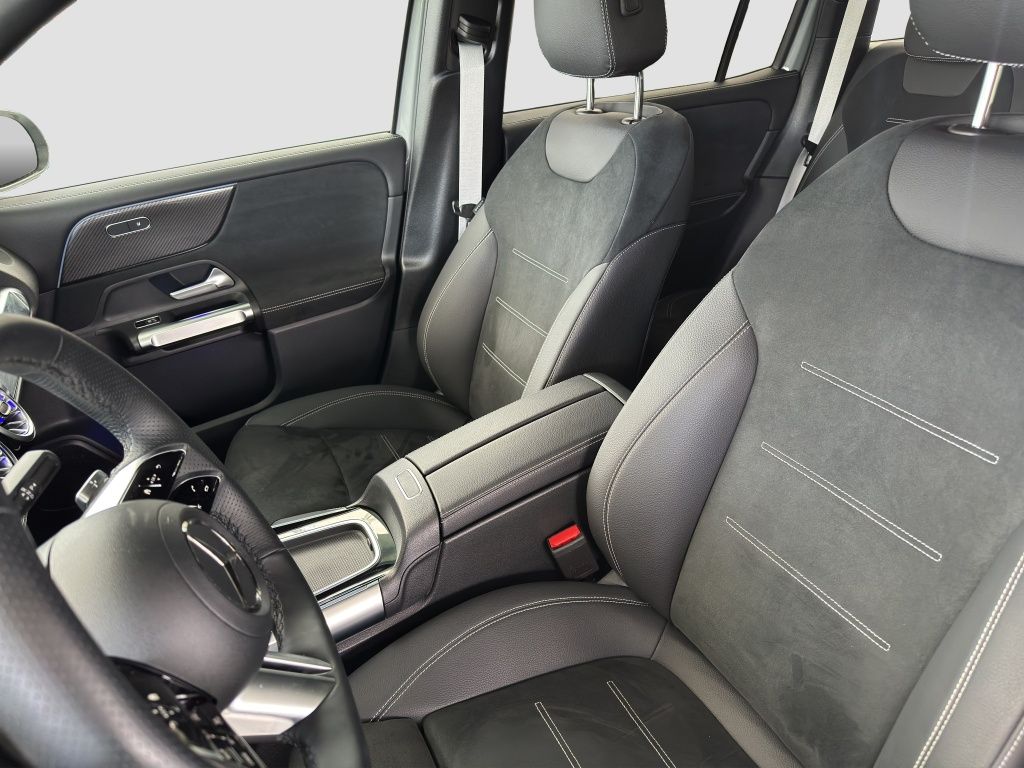 Mercedes-Benz GLB 200 2026 г. Серый, пробег 10043 км