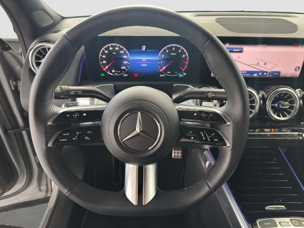 Mercedes-Benz GLB 200 2026 г. Серый, пробег 10043 км