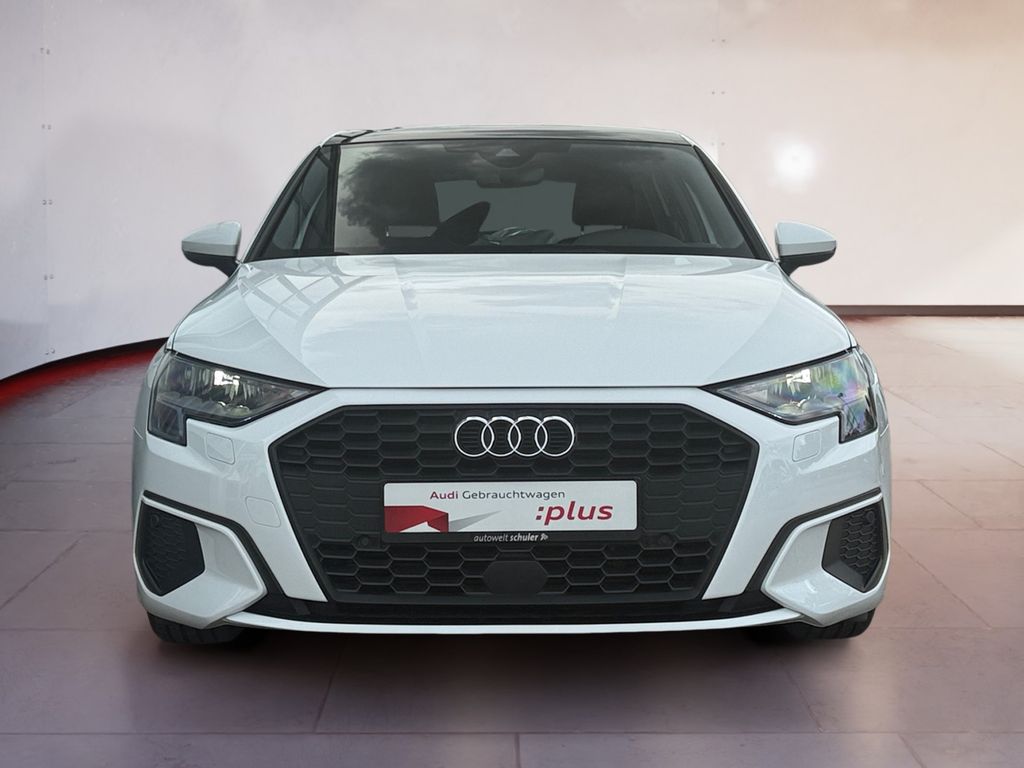 Audi A3 2023 г. Белый, пробег 44994 км