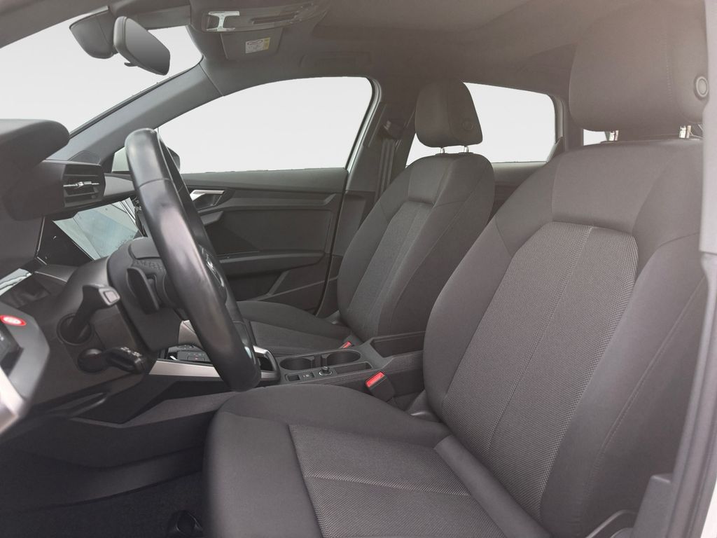 Audi A3 2023 г. Белый, пробег 44994 км