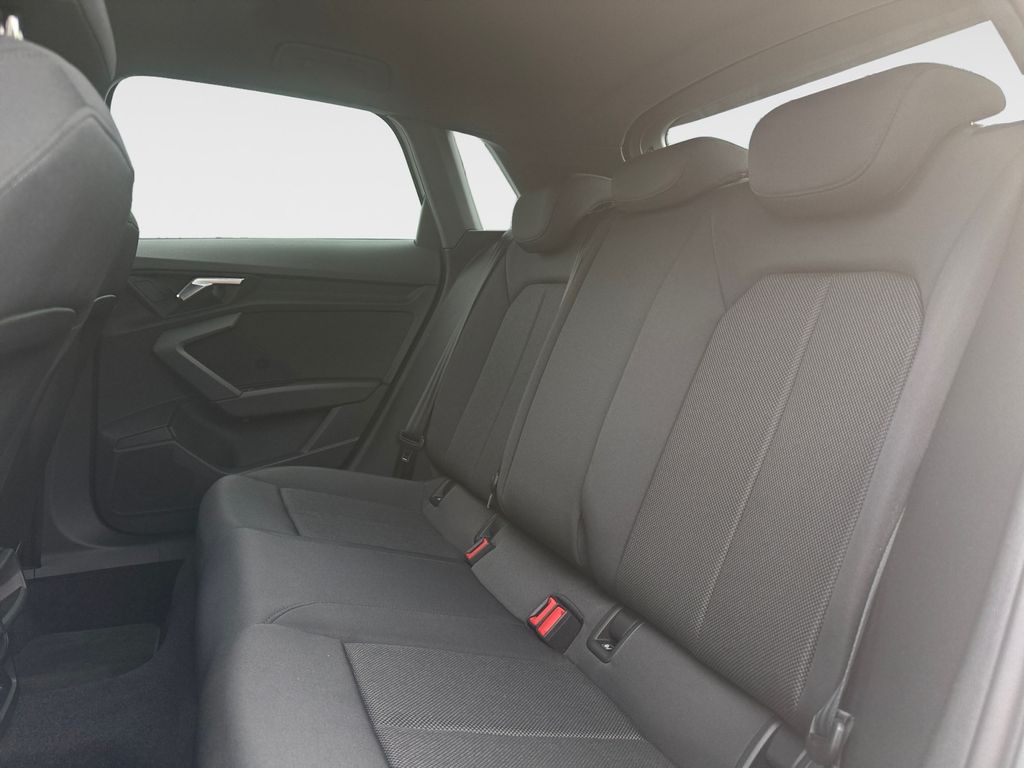 Audi A3 2023 г. Белый, пробег 44994 км