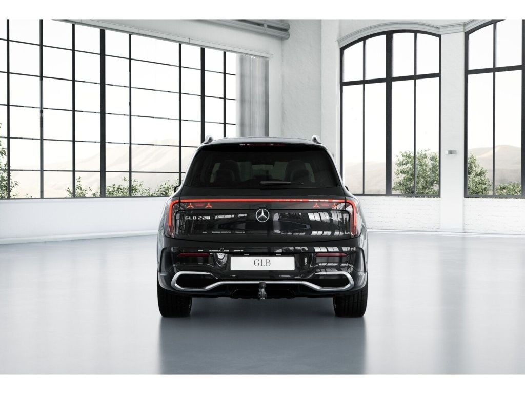 Mercedes-Benz GLB 220 2026 г. Чёрный, пробег 14500 км