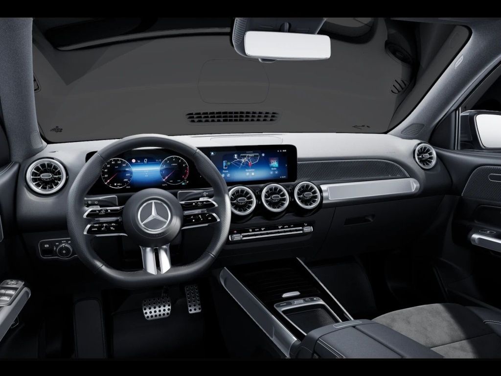 Mercedes-Benz GLB 200 2026 г. Серый, пробег 12764 км