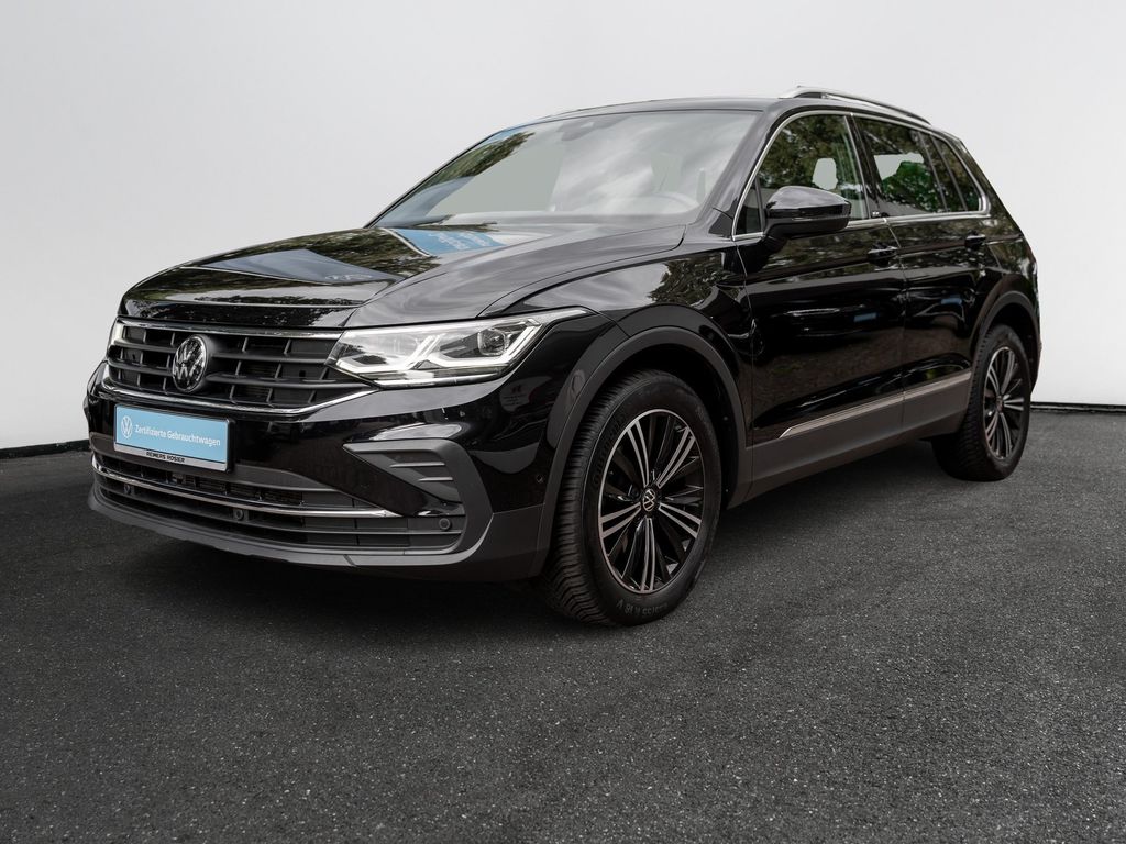 Volkswagen Tiguan 2023 г. Чёрный, пробег 22430 км