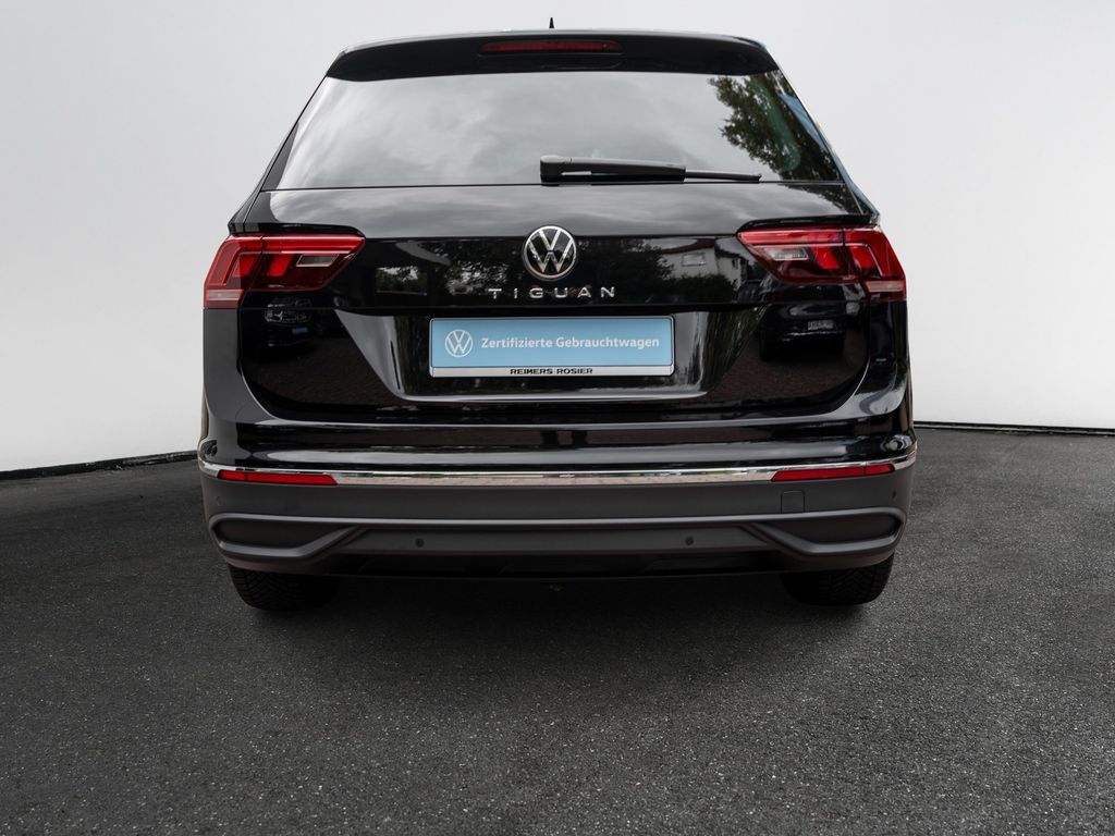 Volkswagen Tiguan 2023 г. Чёрный, пробег 22430 км