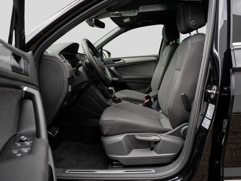 Volkswagen Tiguan 2023 г. Чёрный, пробег 22430 км