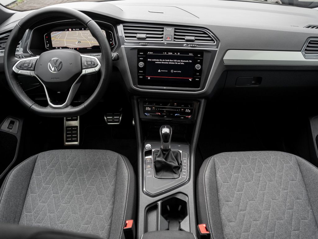 Volkswagen Tiguan 2023 г. Чёрный, пробег 22430 км