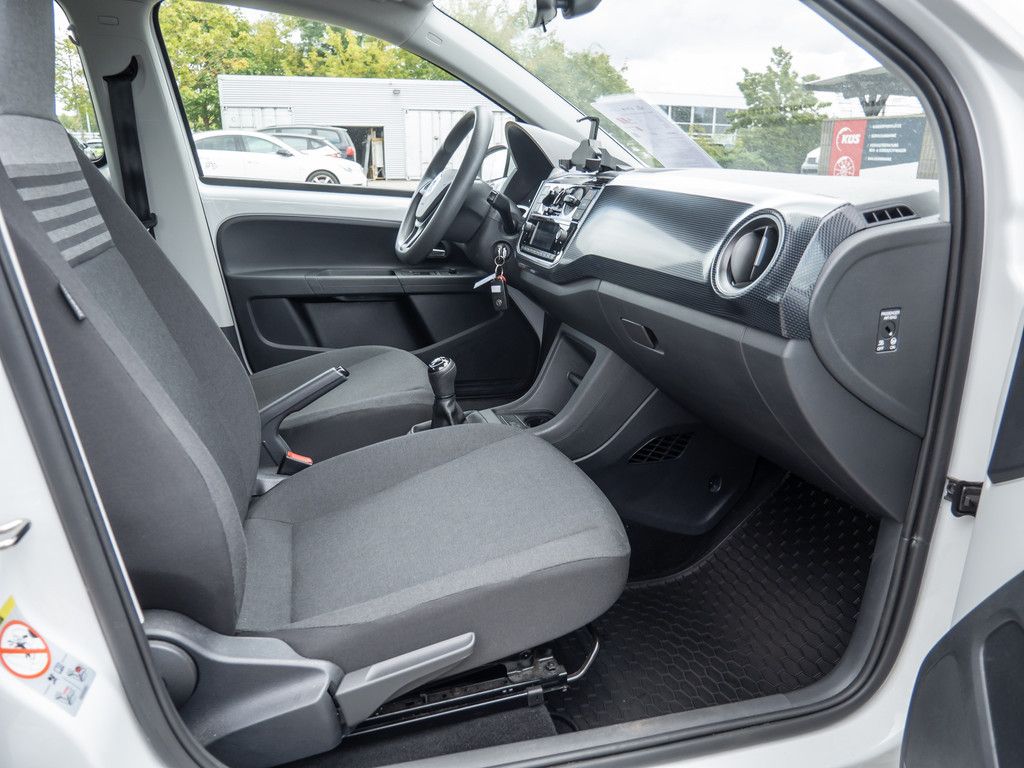 Volkswagen up! 2023 г. Белый, пробег 39490 км