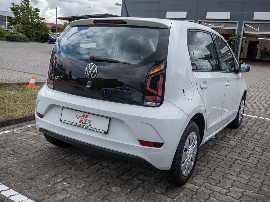 Volkswagen up! 2023 г. Белый, пробег 39490 км