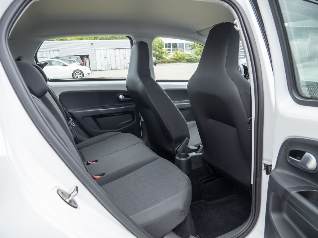 Volkswagen up! 2023 г. Белый, пробег 39490 км