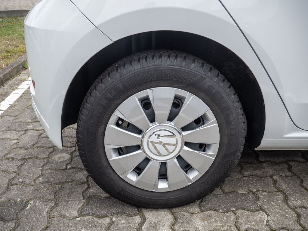 Volkswagen up! 2023 г. Белый, пробег 39490 км