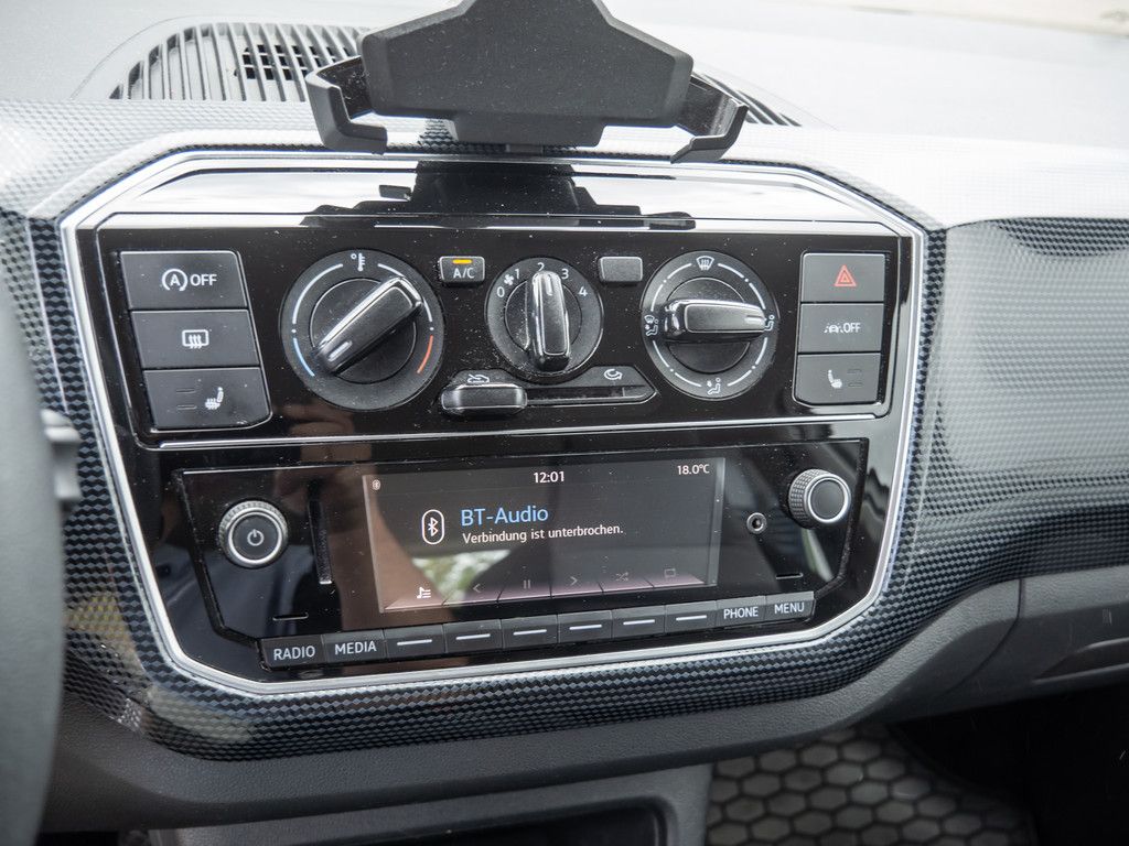 Volkswagen up! 2023 г. Белый, пробег 39490 км