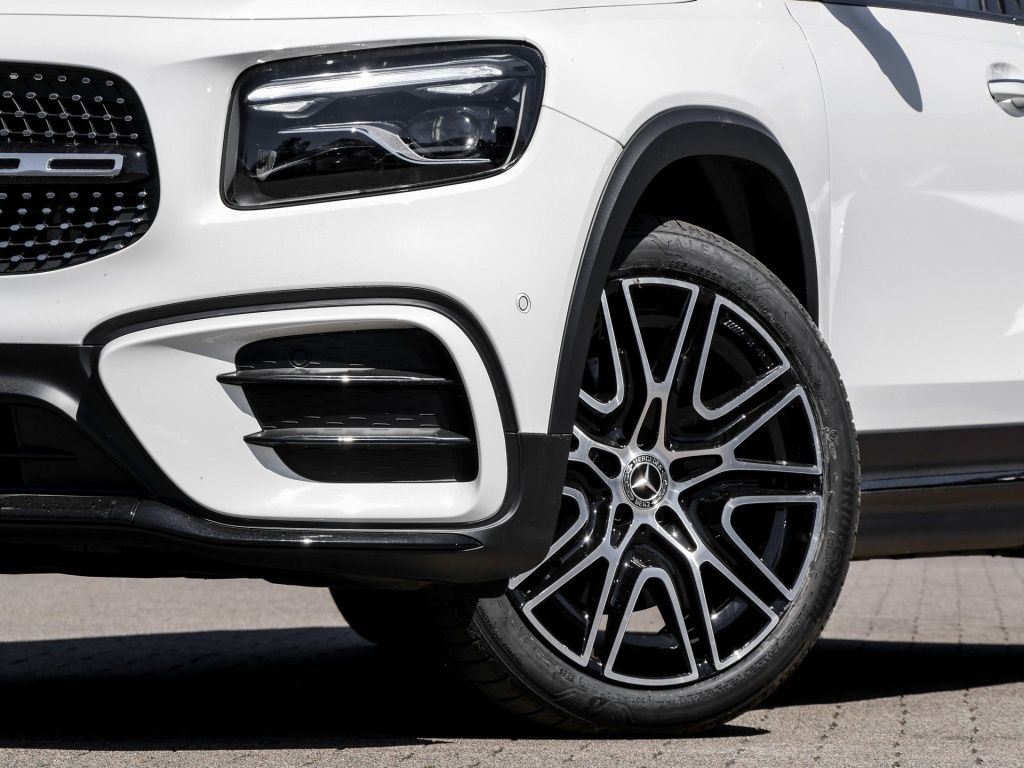 Mercedes-Benz GLB 250 2026 г. Белый, пробег 11567 км