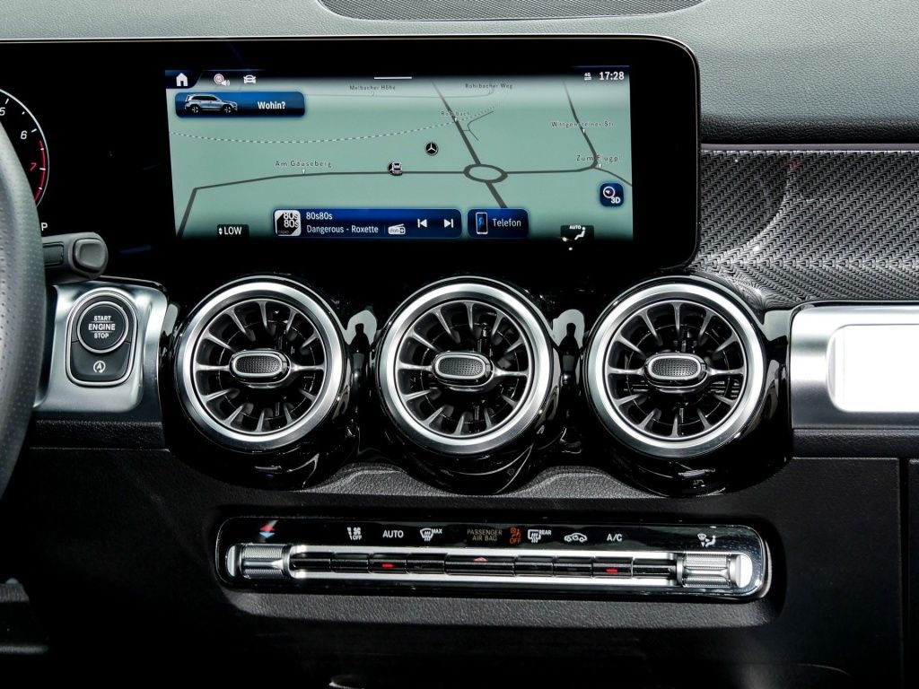 Mercedes-Benz GLB 250 2026 г. Белый, пробег 11567 км