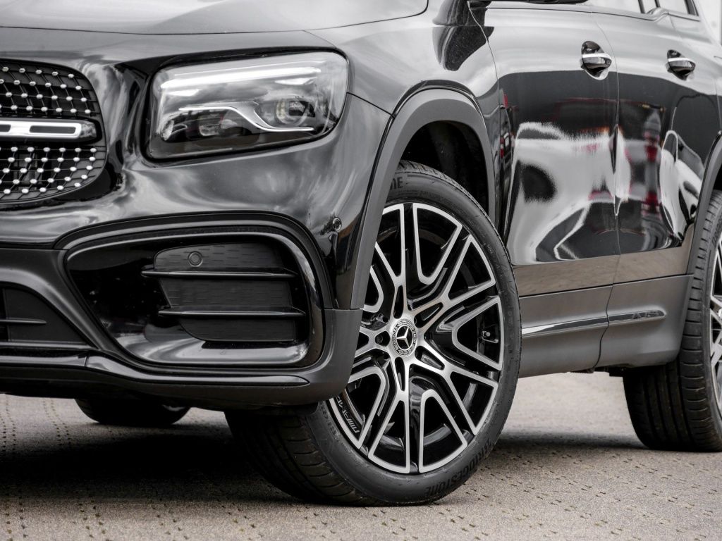 Mercedes-Benz GLB 250 2026 г. Чёрный, пробег 11042 км