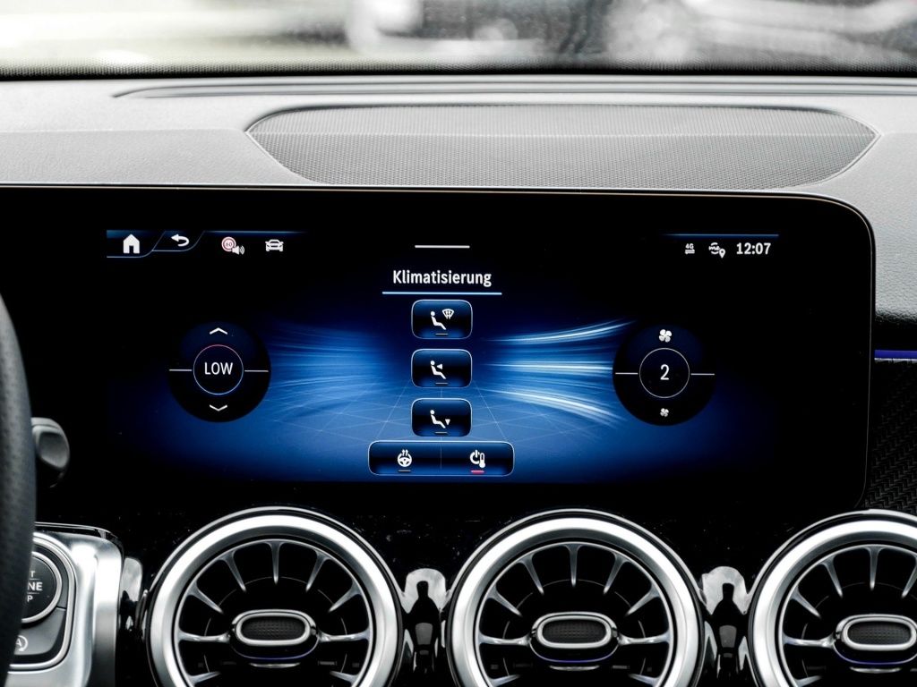 Mercedes-Benz GLB 250 2026 г. Чёрный, пробег 11042 км