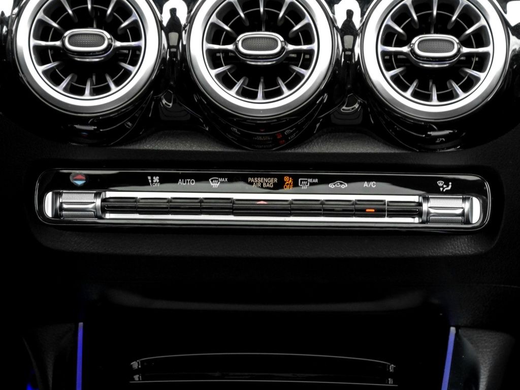 Mercedes-Benz GLB 250 2026 г. Чёрный, пробег 11042 км