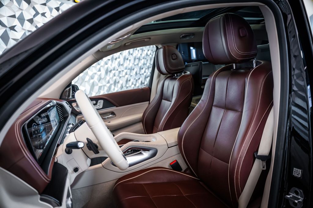 Mercedes-Benz GLS 600 2021 г. Чёрный, пробег 46800 км