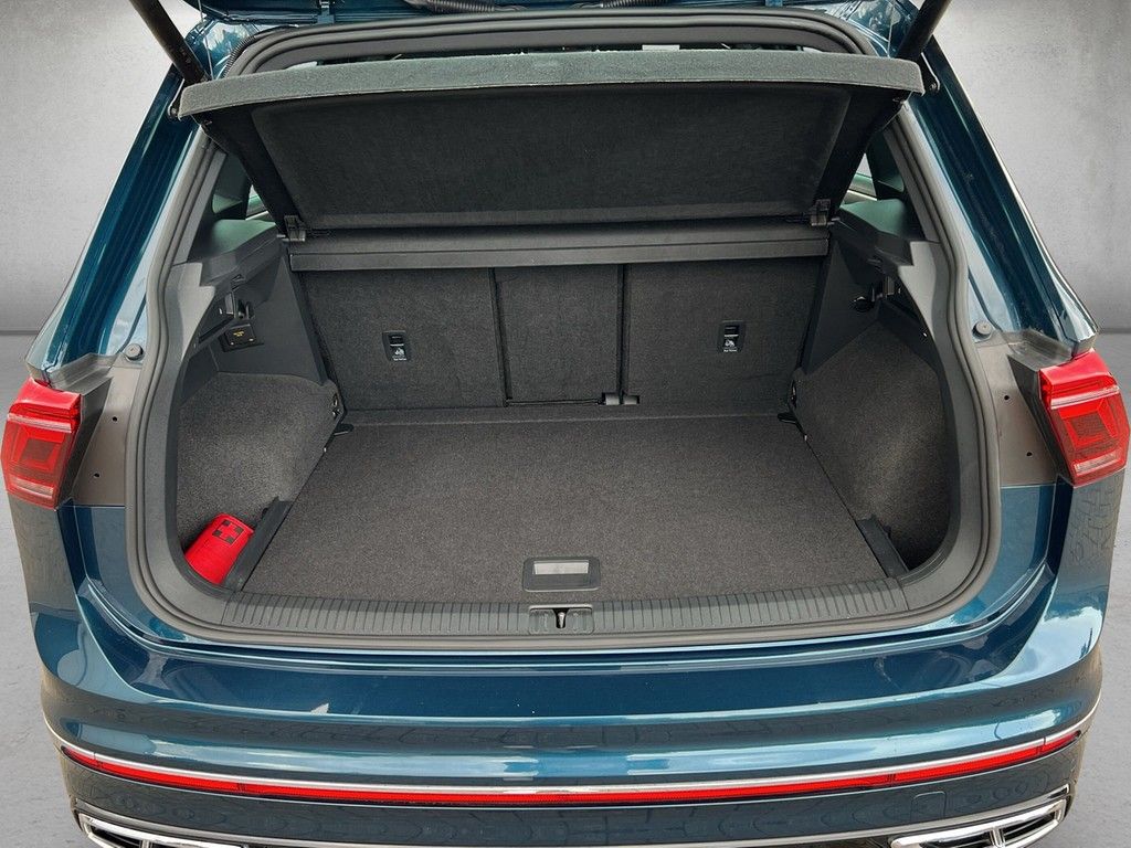 Volkswagen Tiguan 2023 г. Синий, пробег 23685 км