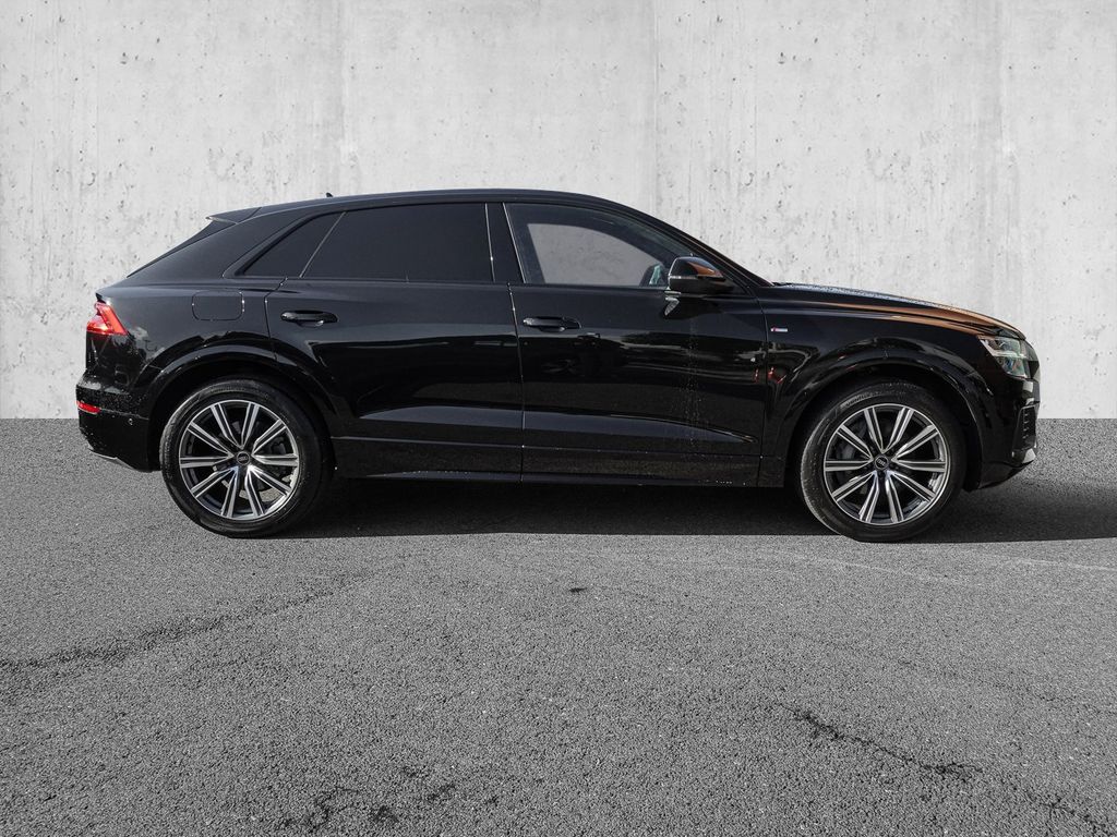 Audi Q8 2023 г. Чёрный, пробег 28734 км
