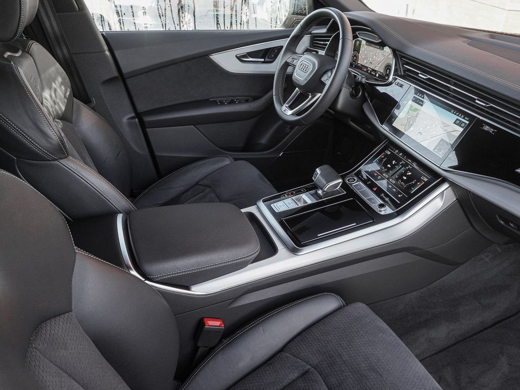 Audi Q8 2023 г. Чёрный, пробег 28734 км
