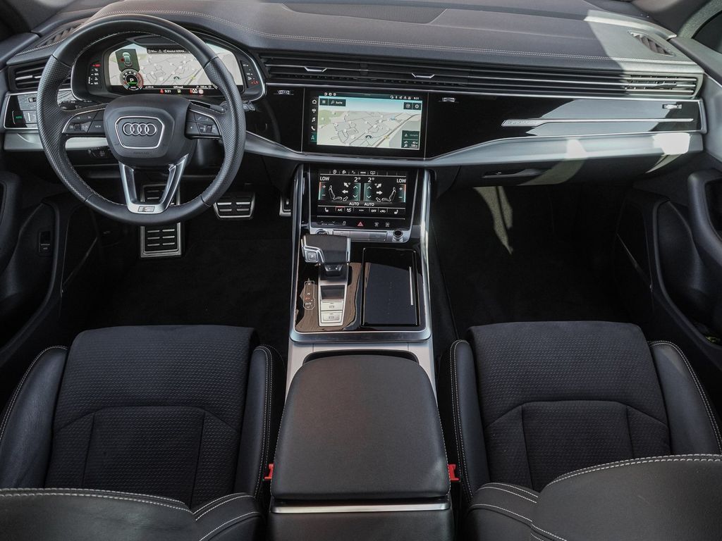 Audi Q8 2023 г. Чёрный, пробег 28734 км