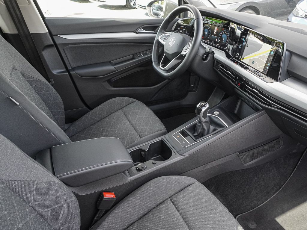 Volkswagen Golf 2024 г. Серый, пробег 28750 км