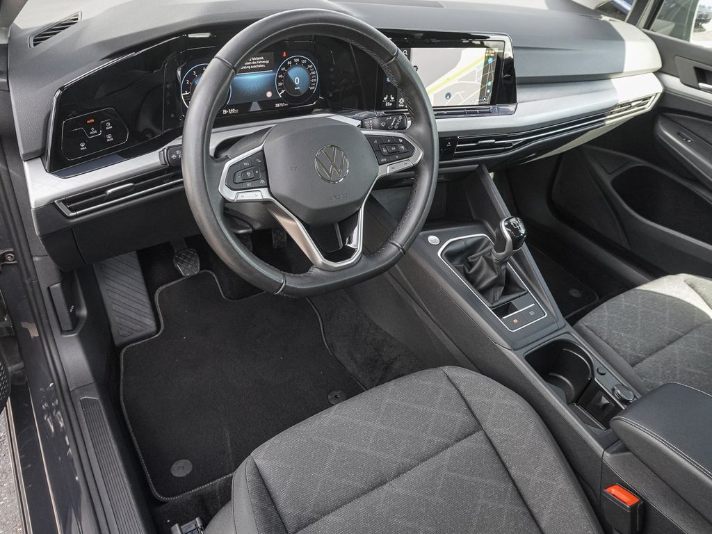Volkswagen Golf 2024 г. Серый, пробег 28750 км