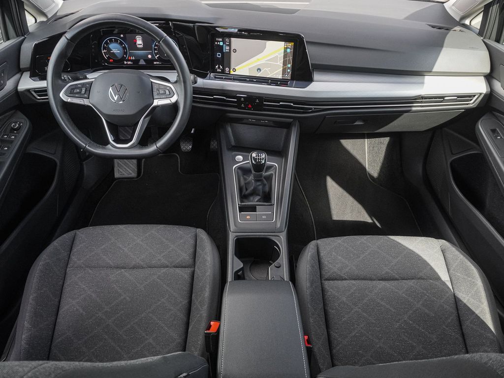 Volkswagen Golf 2024 г. Серый, пробег 28750 км