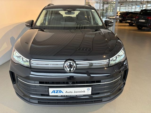 Volkswagen Tiguan 2024 г. Чёрный, пробег 53290 км