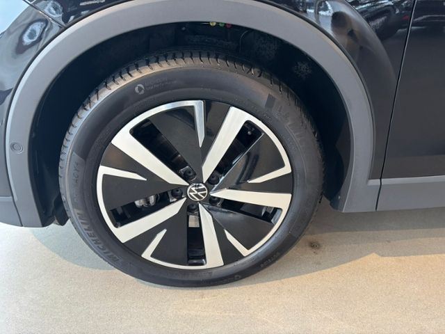 Volkswagen Tiguan 2024 г. Чёрный, пробег 53290 км