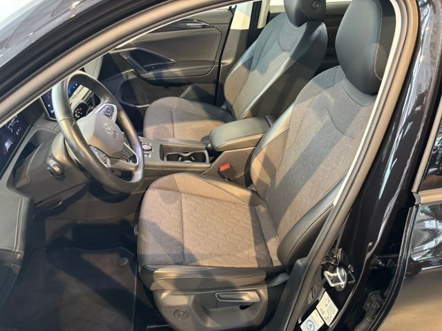 Volkswagen Tiguan 2024 г. Чёрный, пробег 53290 км