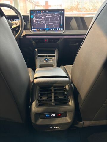 Volkswagen Tiguan 2024 г. Чёрный, пробег 53290 км