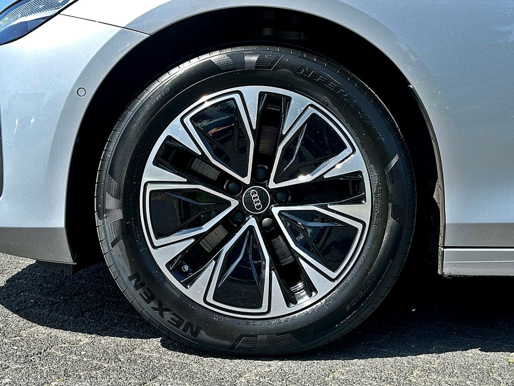 Audi A6 2025 г. Серебристый, пробег 26998 км