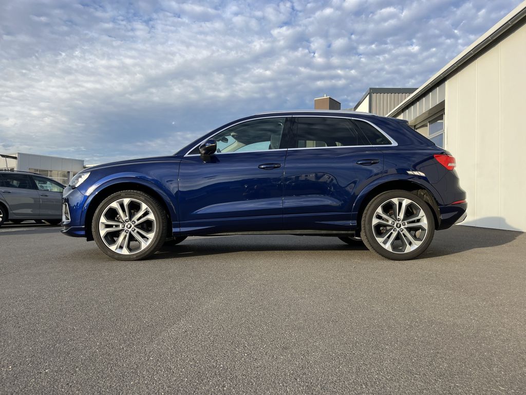 Audi Q3 2023 г. Синий, пробег 57578 км