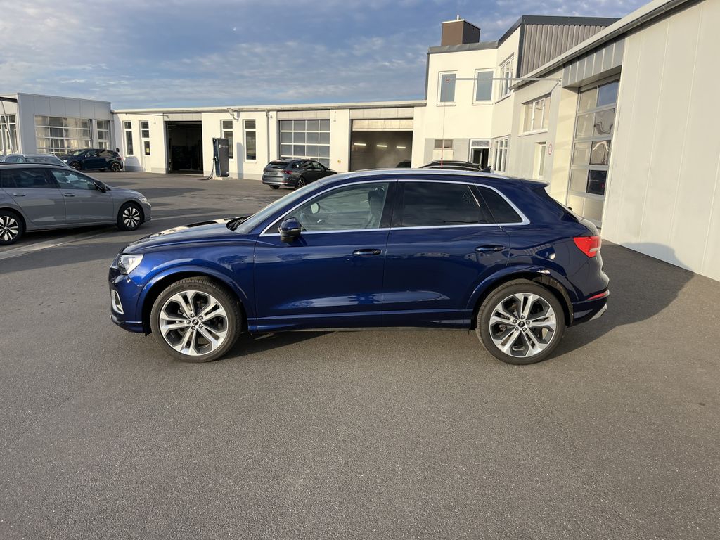 Audi Q3 2023 г. Синий, пробег 57578 км