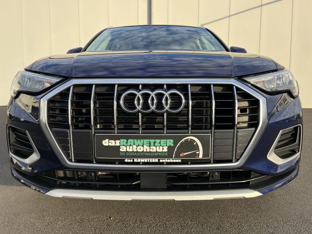 Audi Q3 2023 г. Синий, пробег 57578 км
