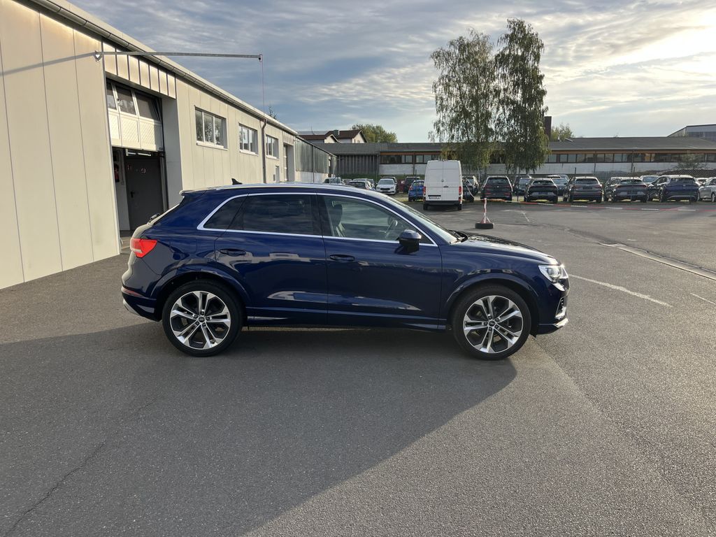 Audi Q3 2023 г. Синий, пробег 57578 км