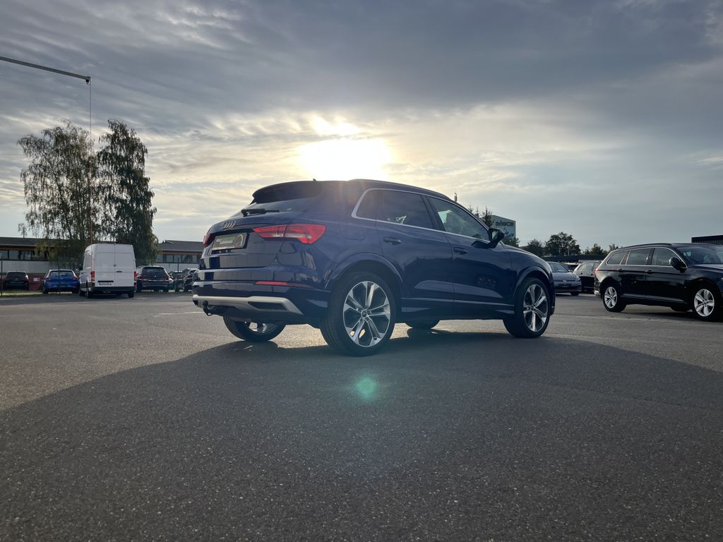 Audi Q3 2023 г. Синий, пробег 57578 км