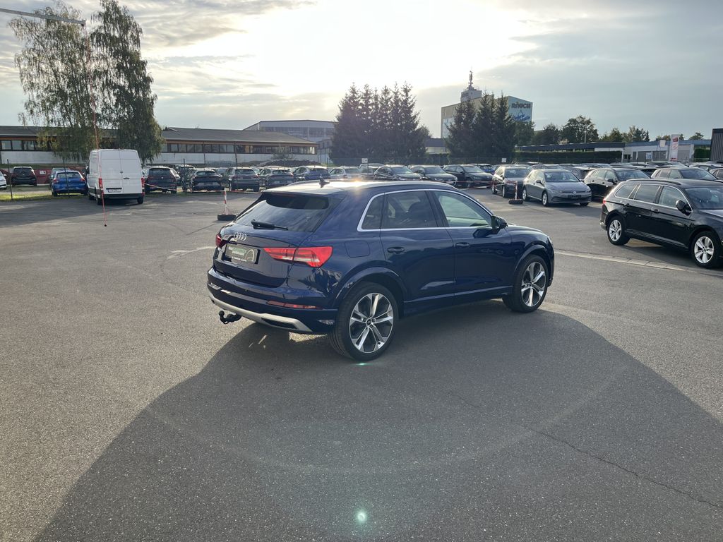 Audi Q3 2023 г. Синий, пробег 57578 км