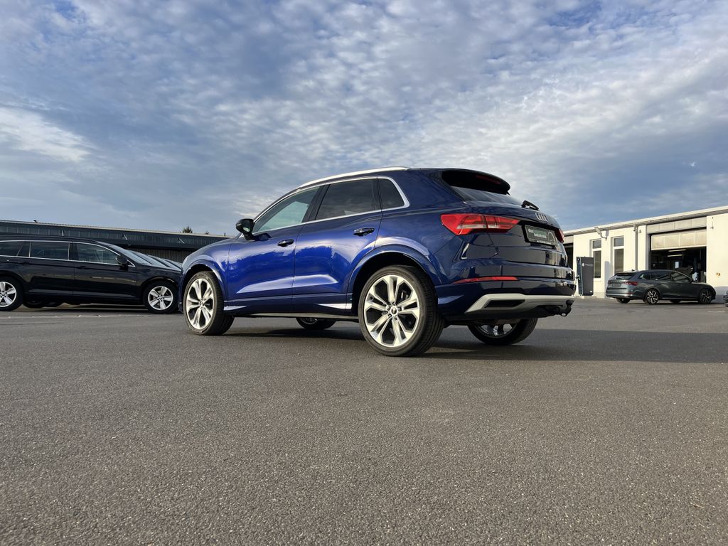 Audi Q3 2023 г. Синий, пробег 57578 км