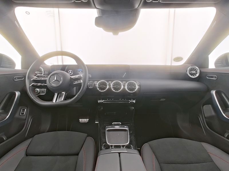 Mercedes-Benz CLA 180 SHOOTING BRAKE 2025 г. Серый, пробег 25000 км