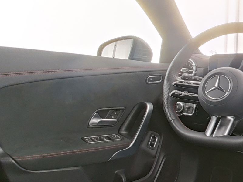 Mercedes-Benz CLA 180 SHOOTING BRAKE 2025 г. Серый, пробег 25000 км