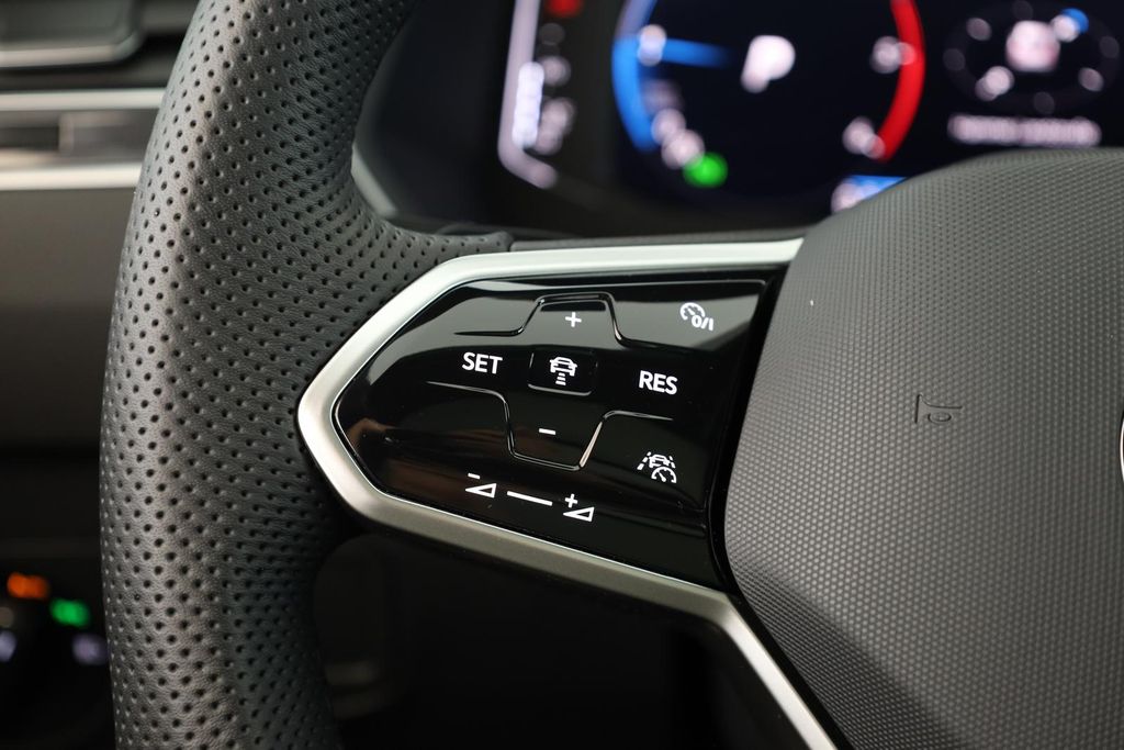 Volkswagen TIGUAN ALLSPACE 2024 г. Чёрный, пробег 33700 км