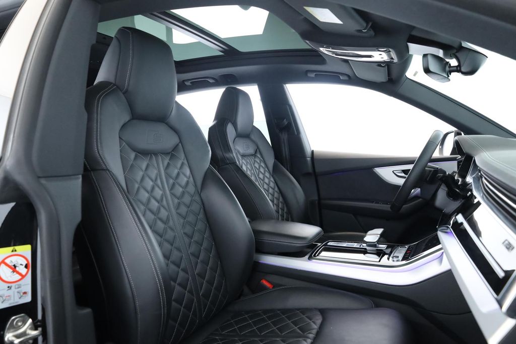 Audi Q8 2025 г. Чёрный, пробег 49400 км