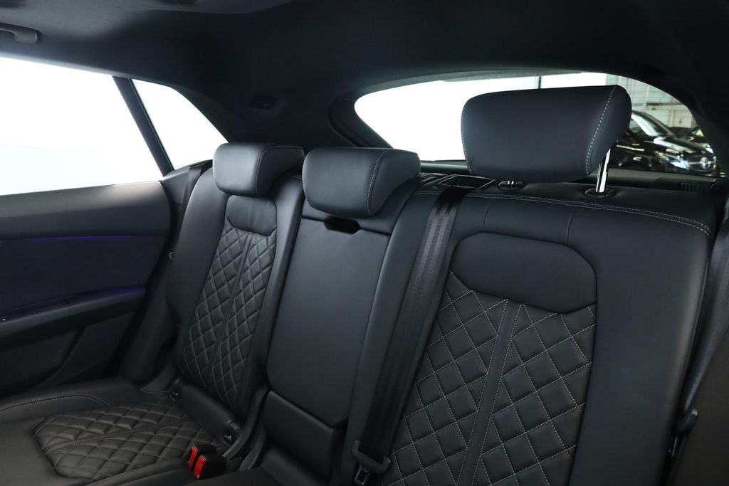 Audi Q8 2025 г. Чёрный, пробег 49400 км