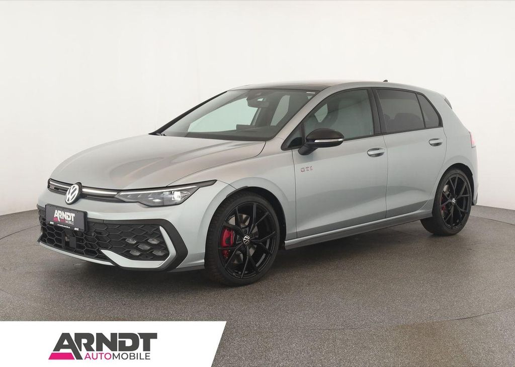 Volkswagen Golf 2024 г. Серебристый, пробег 27500 км